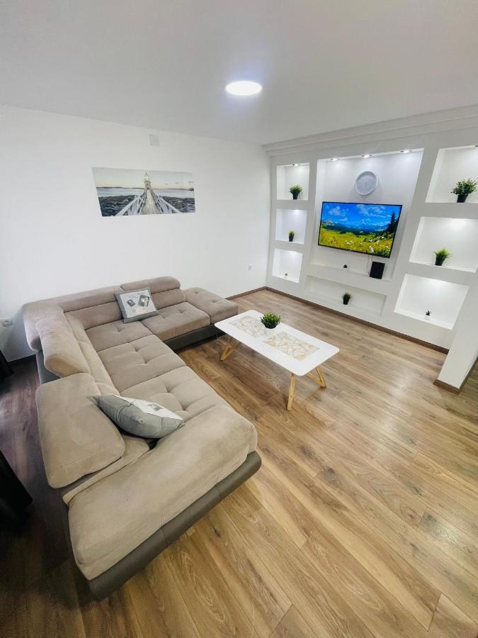 Muki Apartments Surčin Exteriör bild