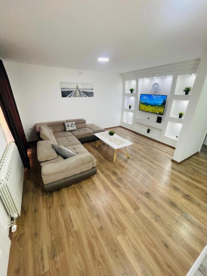 Muki Apartments Surčin Exteriör bild