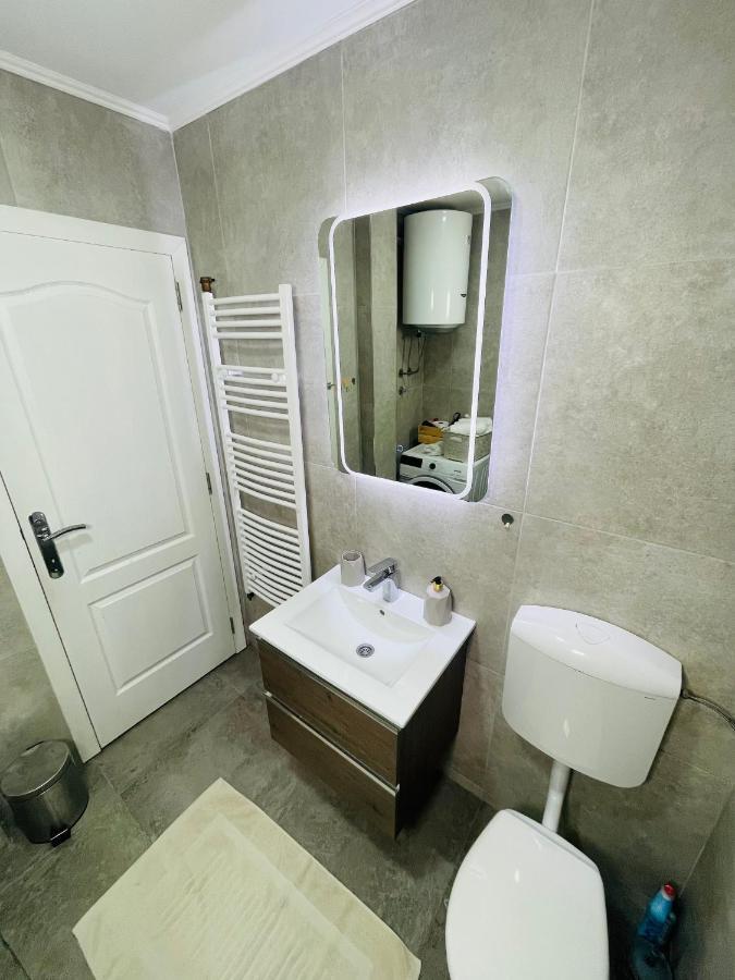 Muki Apartments Surčin Exteriör bild