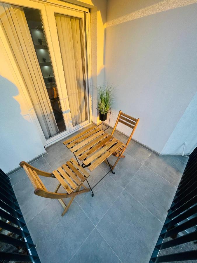 Muki Apartments Surčin Exteriör bild